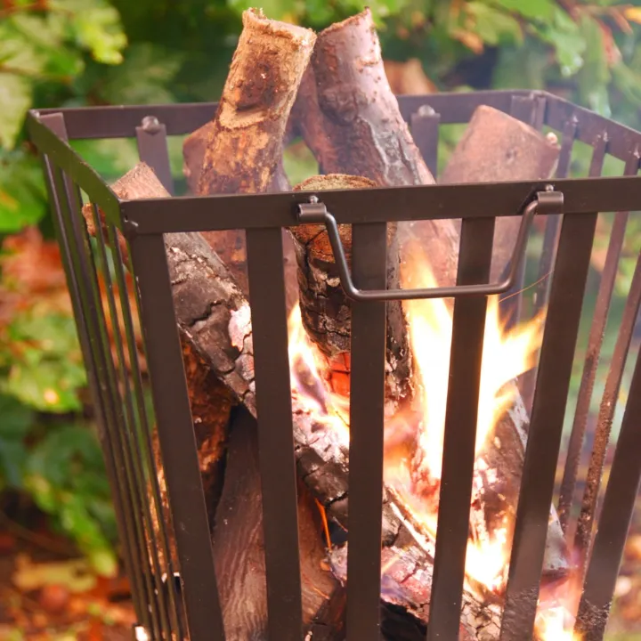 Brasero de jardin sur pied carré - Chauffe terrasse - Panier à feu -  Ersho